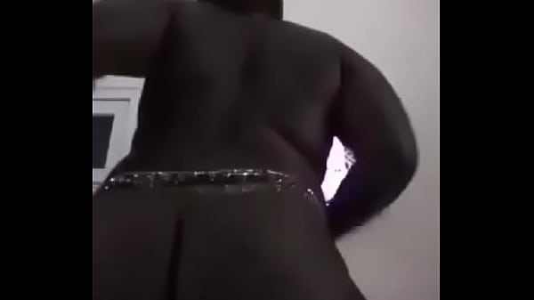 Black Nigerian chubby girl twerks on camera 