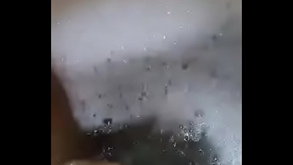 Ebony masterbate in bath