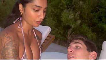 Nonton Caliente Trio En La Psicina Con Sabien Demonia Y Yasmina Khan thumbnail