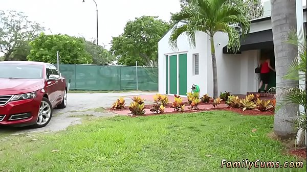 Play MP4 - Rough stepdaddy and girl screams first time