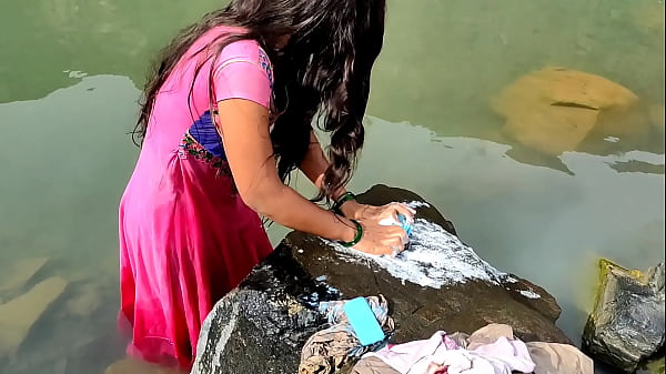 Play MP4 - गाव की लड़कि कपड़ा धो रही थी तभी जाकर जबरदस्ती चोदा। उसका mms वीडियो लिक