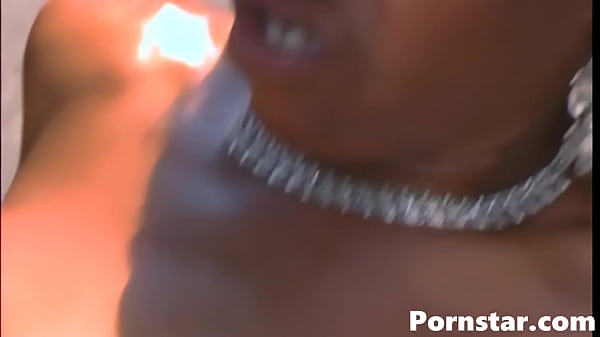 Play MP4 - Sex in the pool&colon; Marie Luv gets her pussy juice all over black cock