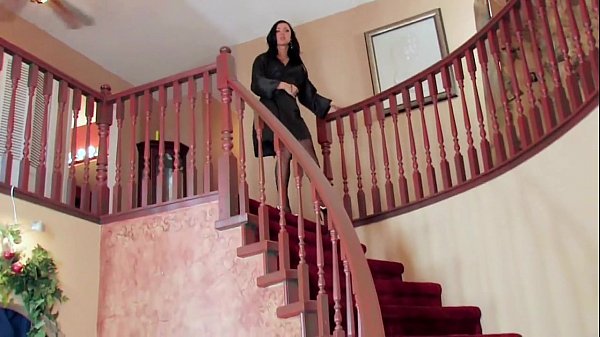 Play MP4 - Mandy masturbates in stockings and stiletto heels