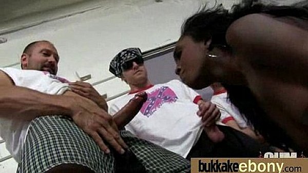 Nonton Ebony Gets Group Cumshots 14 thumbnail