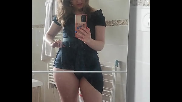 C'est la robe que je portais pour mon tournage de la semaine derni&egrave;re tu aimes 