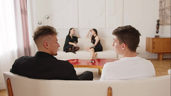 Nonton Quedamos Con Dos Amigas Para Cenar Y Terminaron Chorreando Sobre Nuestras Pollas- Catherine Knight- Sasha Sparrow thumbnail