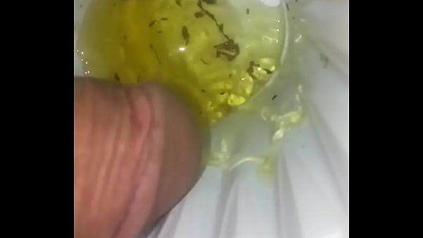 Slow motion_piss in_cup