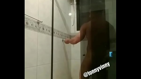 Play MP4 - GOGO BOY TONNY VINNY NO BANHO