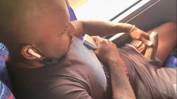 Macho negro fode forte seu namorado na pele 