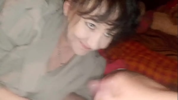 KlaudiaAmberGirlFeet hand and full mouth