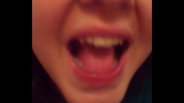 Nonton White Thot Swallowin Cum thumbnail