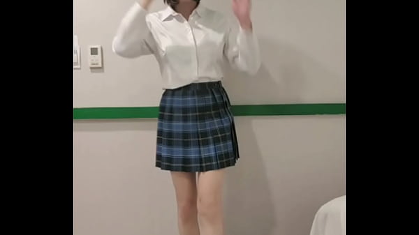 【伪娘】在旅馆把门打开玩弄着小穴 