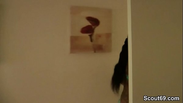 Play MP4 - Geile Sau mit dicken Titten wird vom Handwerker gefickt