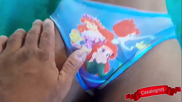 Play MP4 - Agradecendo pelas calcinhas que o meu padrasto me deu de presente - anal teen 18yo Brazilian