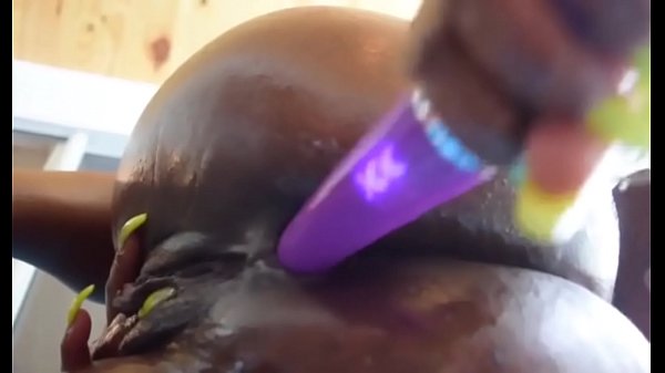 Ebony masturbation squirt