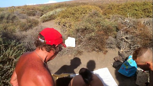 Play MP4 - Eva Sumisa&period; Exhibida por mi Amo en la playa como una zorra&period; La Tejita -Tenerife