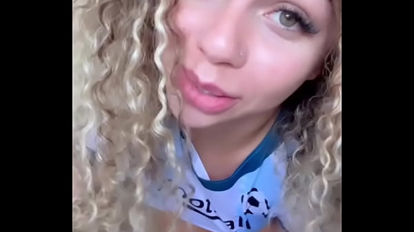 Namorada Arrombando Buceta Consolo Gigante- Suanamoradinha thumbnail