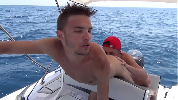 Pillonage En D'un Petit Cul Serr&eacute; Et Imberbe Par La Bite D'un Marin B. | Lifeguard - Sc&egrave;ne 4 thumbnail