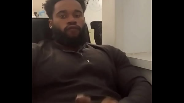 Hope my boss doesn&rsquo;t find out i&rsquo;m beatin it at work 