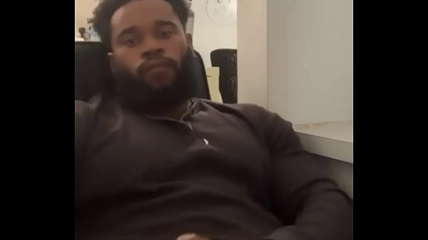 Play MP4 - Hope my boss doesn&rsquo;t find out I&rsquo;m beatin it at work