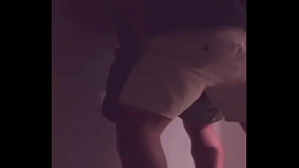 Play MP4 - el hetero me acorrala en la fiesta para meterme su pito