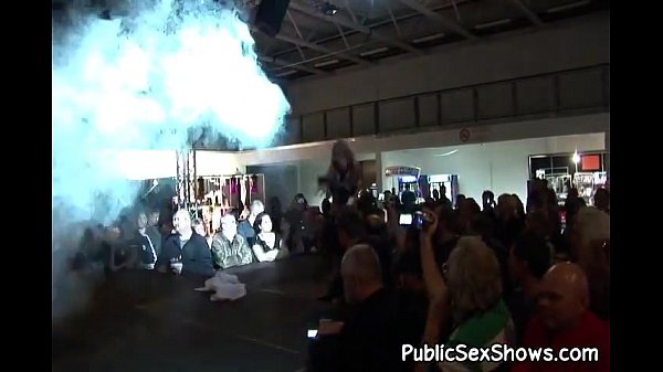 Play MP4 - Blonde in stockings dildos her snatch