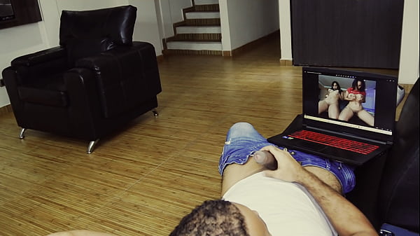 Lesbianas cachondas pilladas por su h terminan rogando que las folle en tr&iacute;o salvaje &ndash; kittydj & jenifer play 