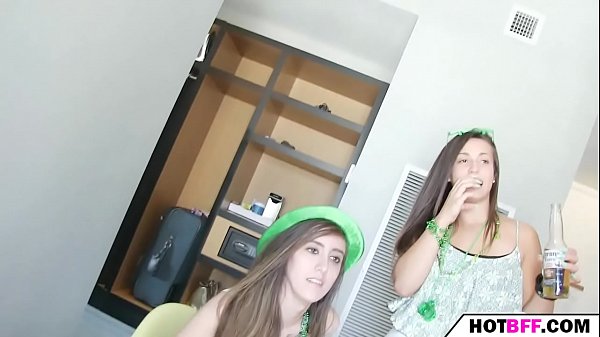 Play MP4 - holidays with the college girls