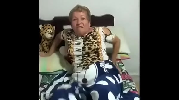 Chico Usa Su Pito Para Enloquecer A Su Madre thumbnail