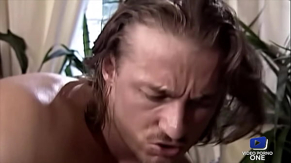 Play MP4 - Dolly Golden bais&eacute;e par tous les trous par le nouveau joueur de foot