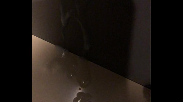 Play MP4 - 公衆トイレで射精