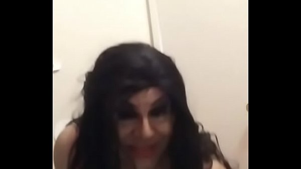 Play MP4 - Rossa travesti se saca mas leche y fotos muy lindas