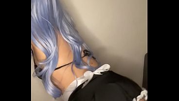 Play MP4 - Blue haired maid shakes her jiggly ass