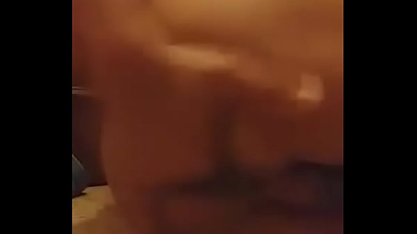 Travesti de closet masturbandose el ano con toda la.mano 