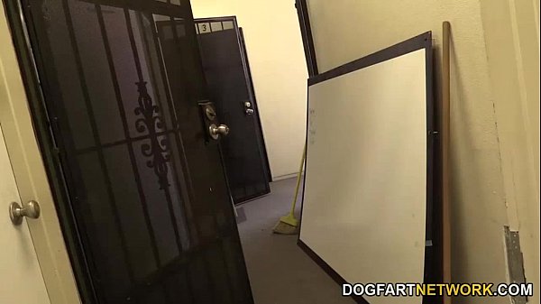 Play MP4 - Candi Coxx Fucks A Black Stranger At A Glory Hole