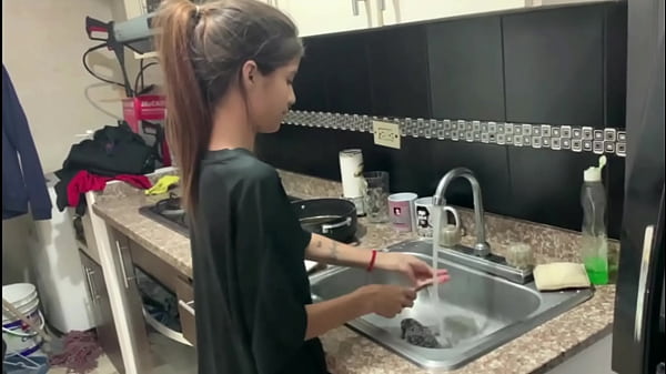 Play MP4 - Hermanastra cachonda juguetona le gusta cabalgar en mi gran polla HISTORIA COMPLETA