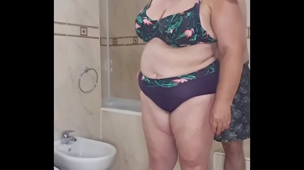 She had so_much sand in her fat ass and pussy