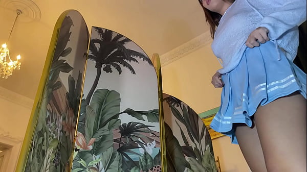 Hot petite tight shavedpussy cheerleader comesfor a fashion photo shoot turnsout it_was a porn casting