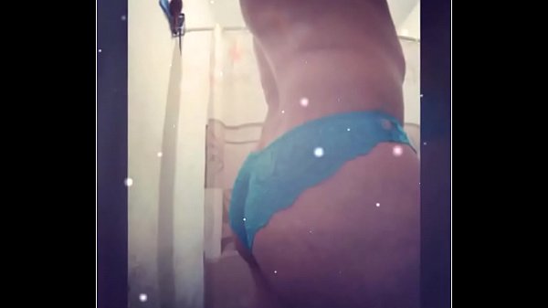 Exhibiendome en tanga. 