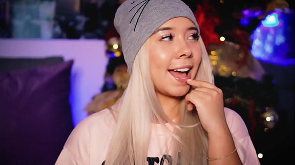 College girl with_a big butt shows herself online_for a few dollars