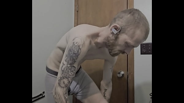 Play MP4 - Getting naked