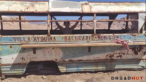 Morena Tarada Transa Em Onibus No Deserto thumbnail