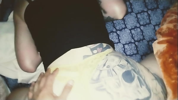 Big booty white girl bouncing on dick