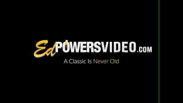 Nonton Small Dildo Works Before The Real Thing thumbnail