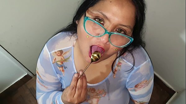 Play MP4 - Love spoon