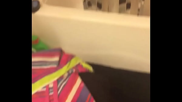 Nonton Latina Showing Her Goods thumbnail