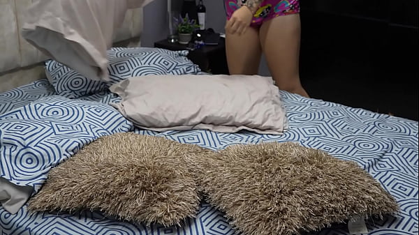 Play MP4 - THE STEPFATHER COULDN'T RESIST WHEN HIS STEPDAUGHTER TOUCHED HIS COCK