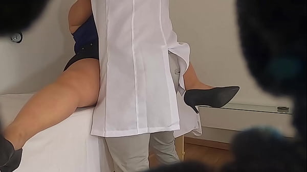 Play MP4 - C&acirc;mera escondida filma medico pegando secretaria em consult&oacute;rio - VIDEO REAL