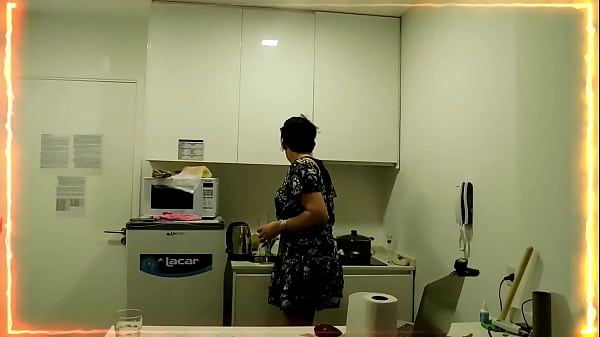 Un conocido de venezuela viene a cojerme con un brasilero y otro chiquito muy lindo me hacia falta la garchada