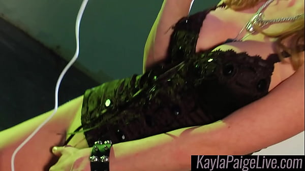 Hitachi Orgasm! Masturbating MILF Kayla_Paige Enjoys Amazing_Solo!